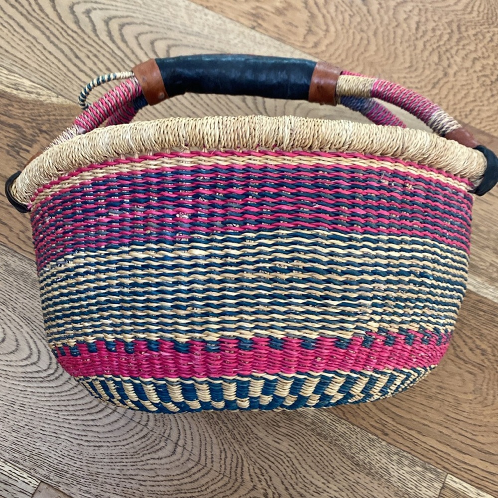 Bolga market basket with leather handle - Picture 4 of 7